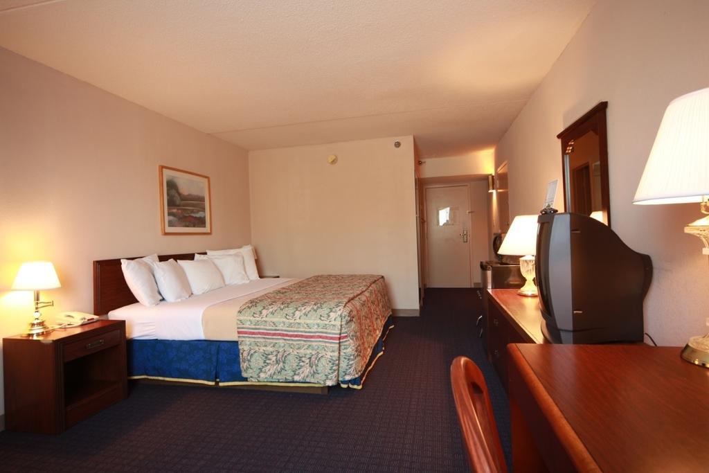 Boarders Inn And Suites - Marion ماريون الغرفة الصورة