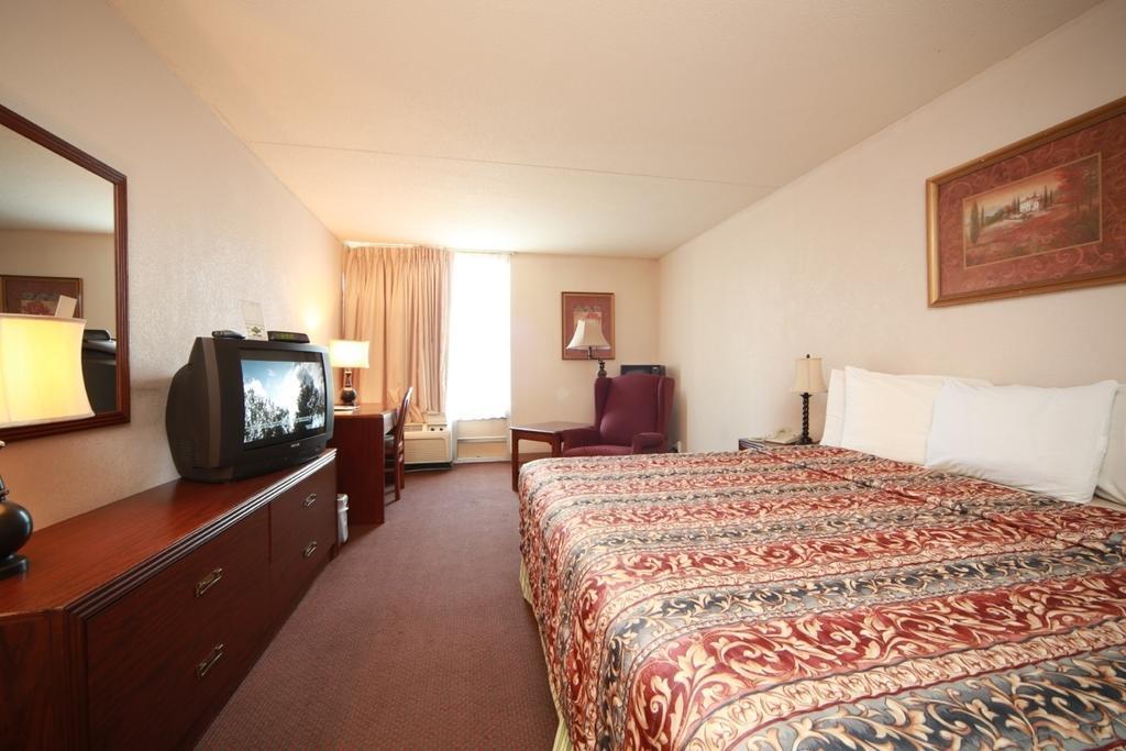 Boarders Inn And Suites - Marion ماريون الغرفة الصورة