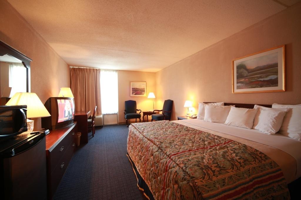 Boarders Inn And Suites - Marion ماريون المظهر الخارجي الصورة