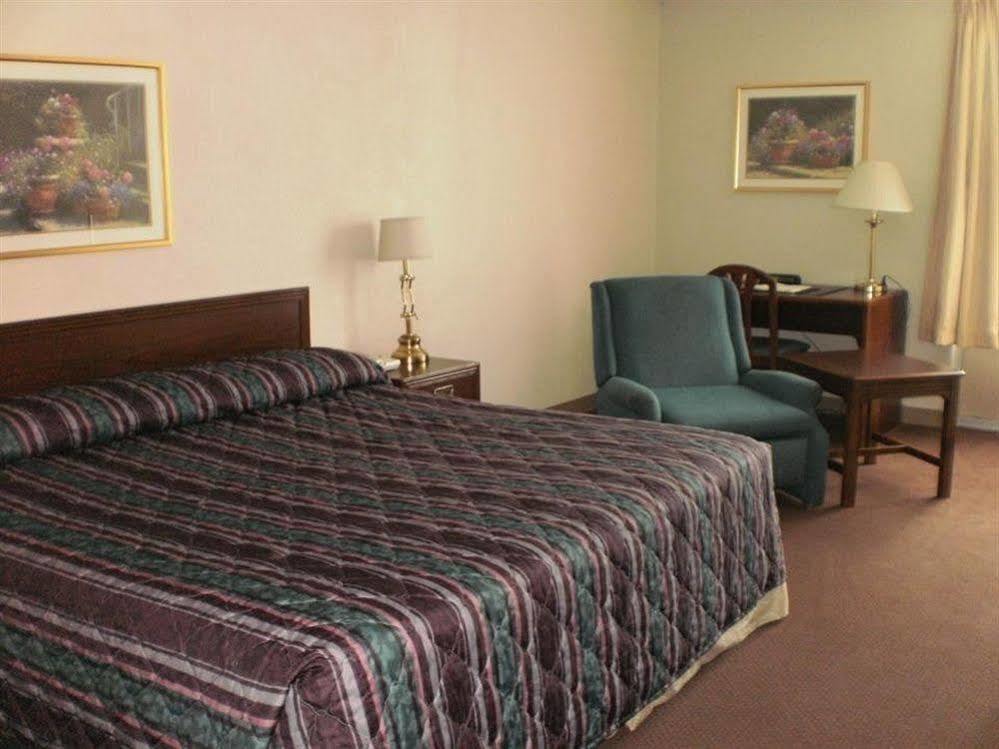 Boarders Inn And Suites - Marion ماريون المظهر الخارجي الصورة